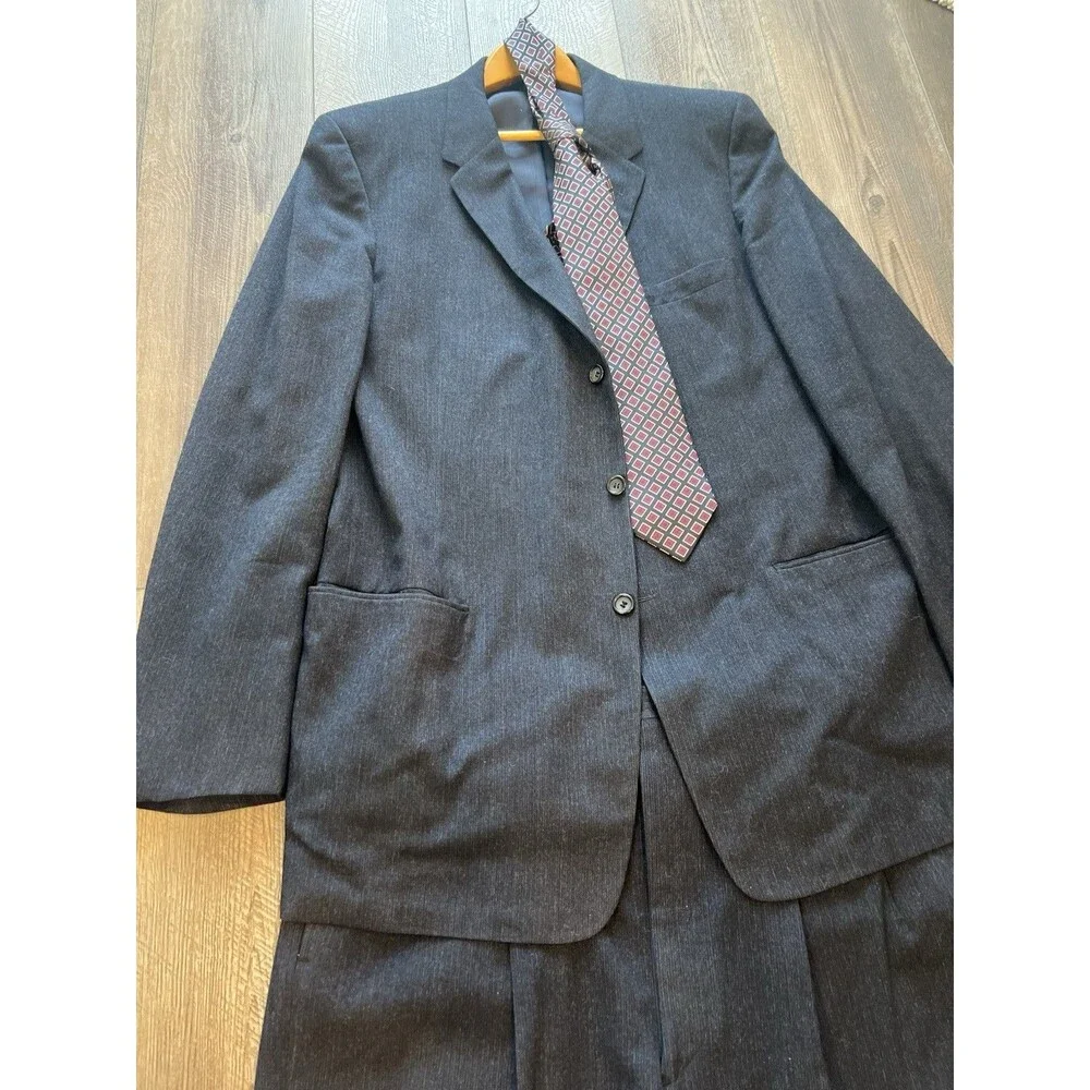 Botany 500 Wool Suit Charcoal Gray, 42R, 34”x33”, Custom Tailored, Tom James Tie